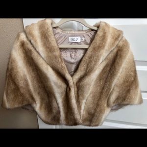 Eliza J Faux Fur Capelet-size M